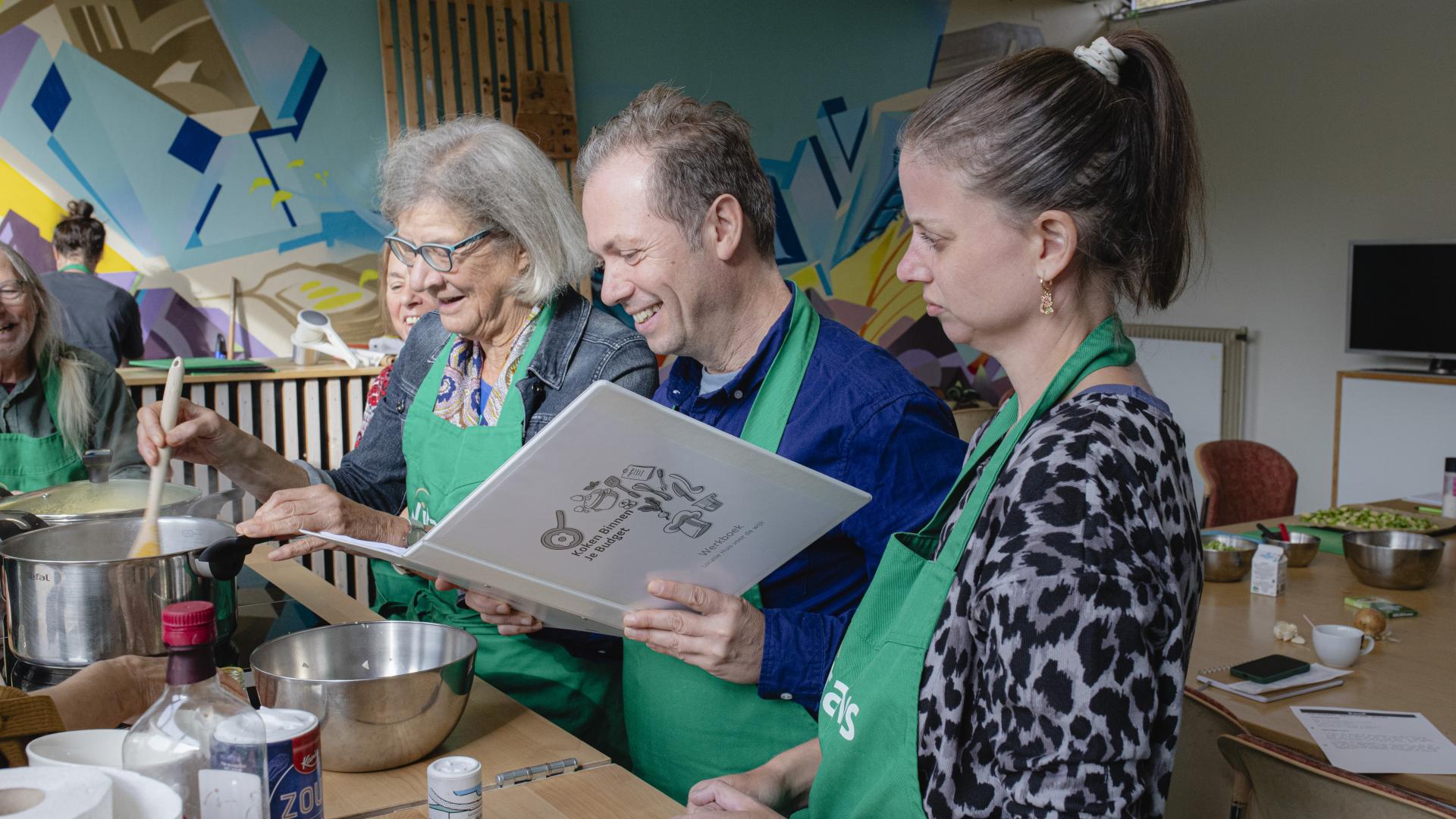 Mensen aan het koken