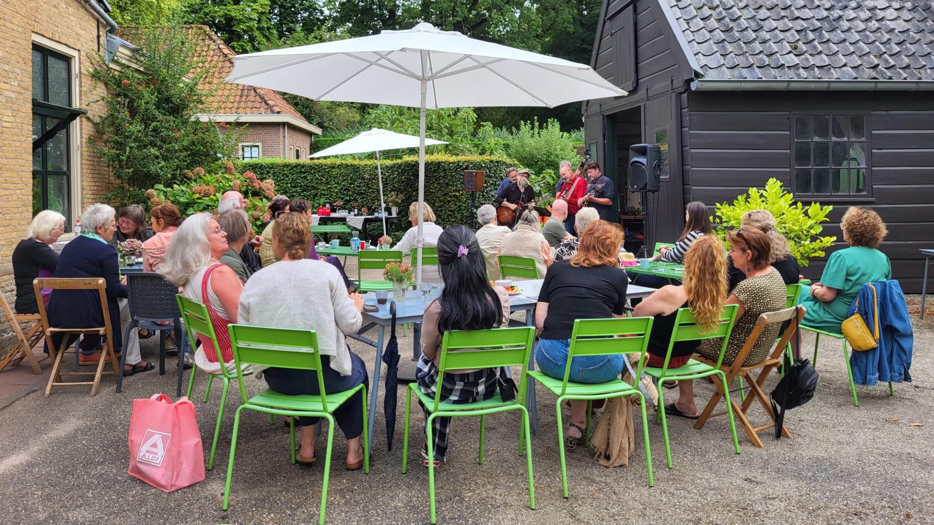 Groep op terras
