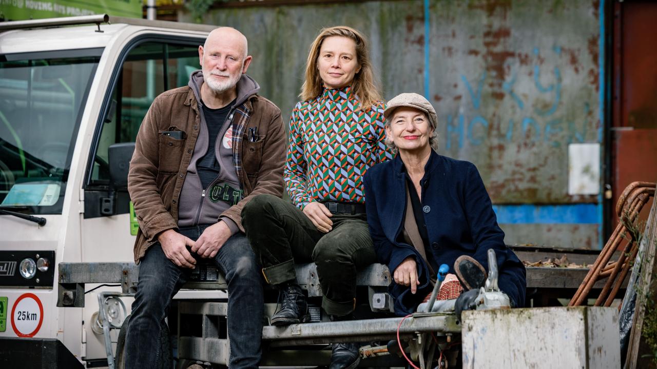 3 personen - spelen een rol bij het verminderen van polarisatie